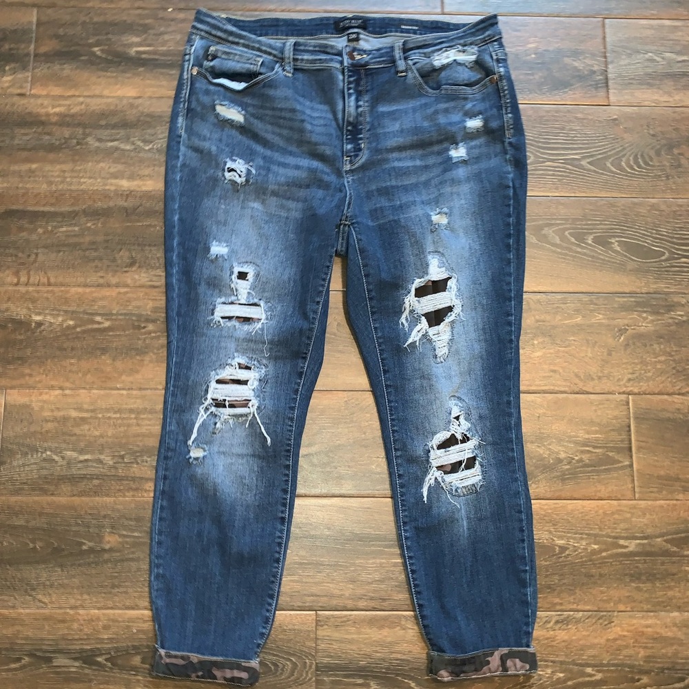 Judy Blue Camo Patch Jeans. *like new*
